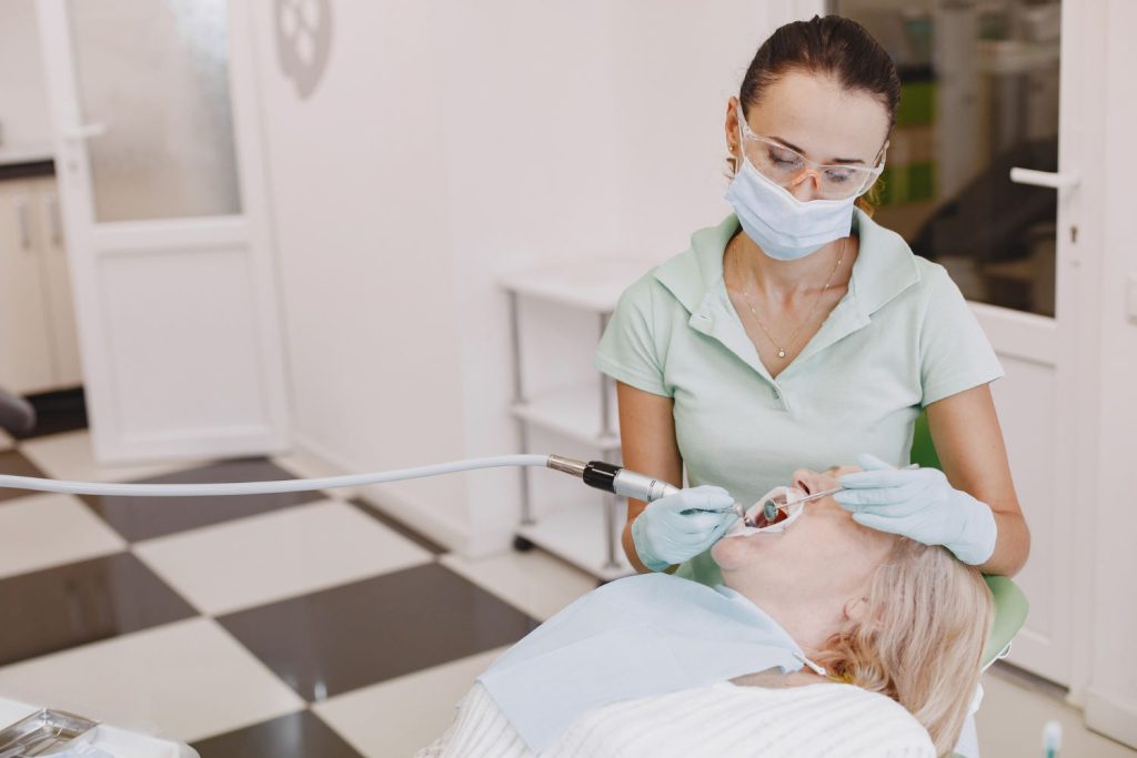W dzisiejszych czasach dostępne są również innowacyjne metody terapii zębów poprzez leczenie kanałowe, które jeszcze bardziej podnoszą skuteczność tej procedury