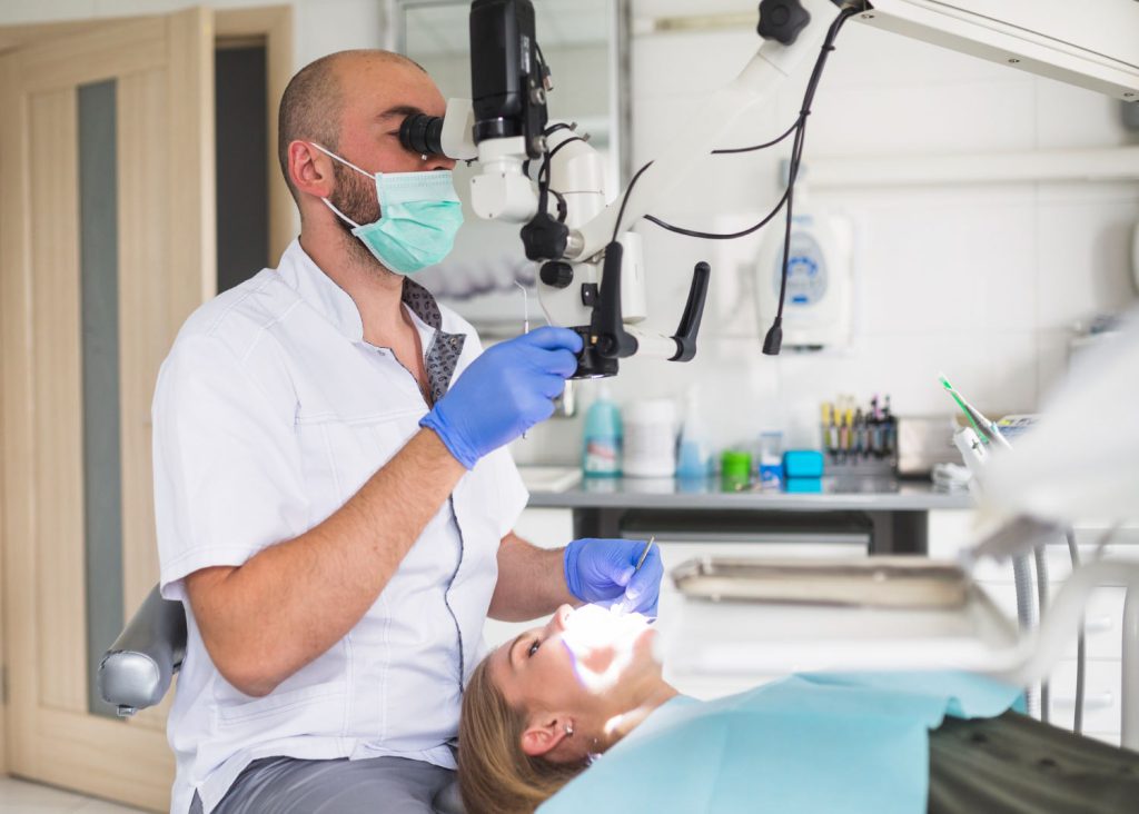 W dzisiejszych czasach stomatologia stawia na innowacyjne rozwiązania, aby zapewnić pacjentom jak najwyższy komfort i skuteczność leczenia