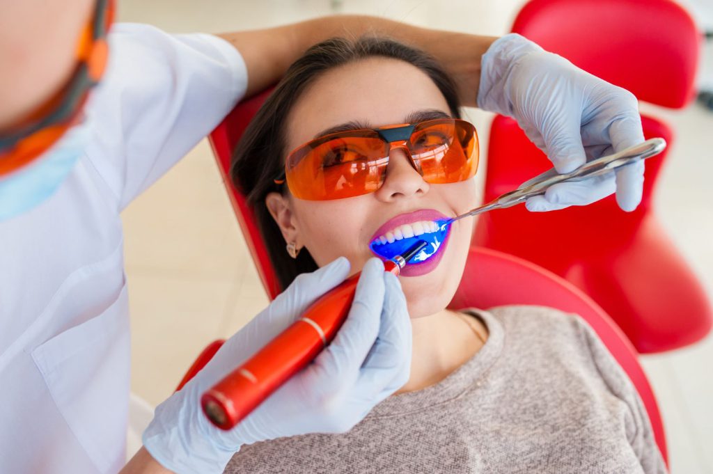 W dzisiejszych czasach istnieje wiele nowoczesnych metod wybielania zębów, które oferują jeszcze lepsze efekty niż tradycyjne metody