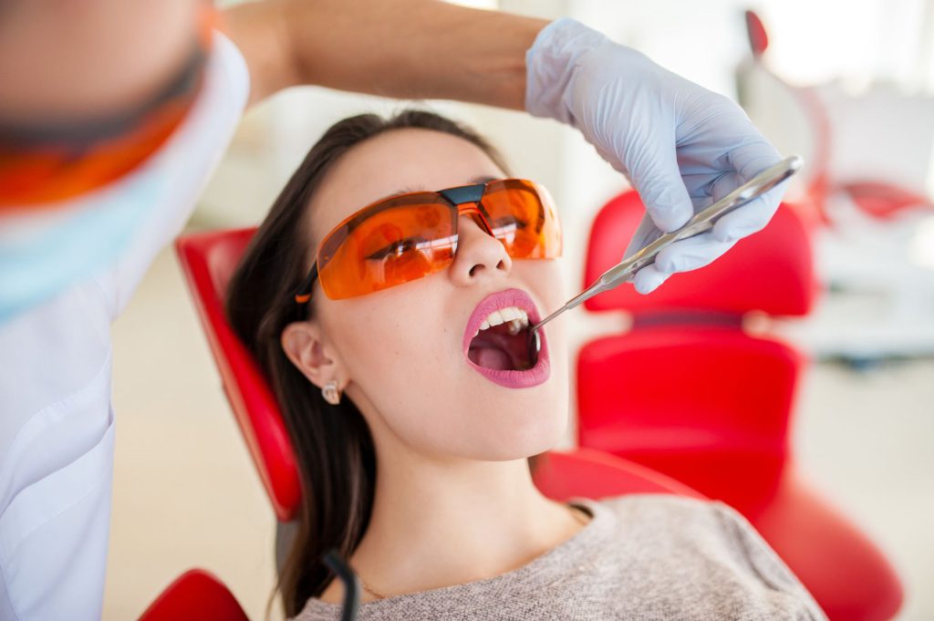 W dzisiejszych czasach istnieje wiele nowoczesnych metod wybielania zębów, które oferują jeszcze lepsze efekty niż tradycyjne metody
